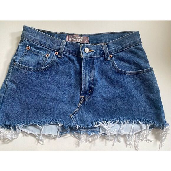 Levi’s 550 denim skirt relaxed fit frayed edges